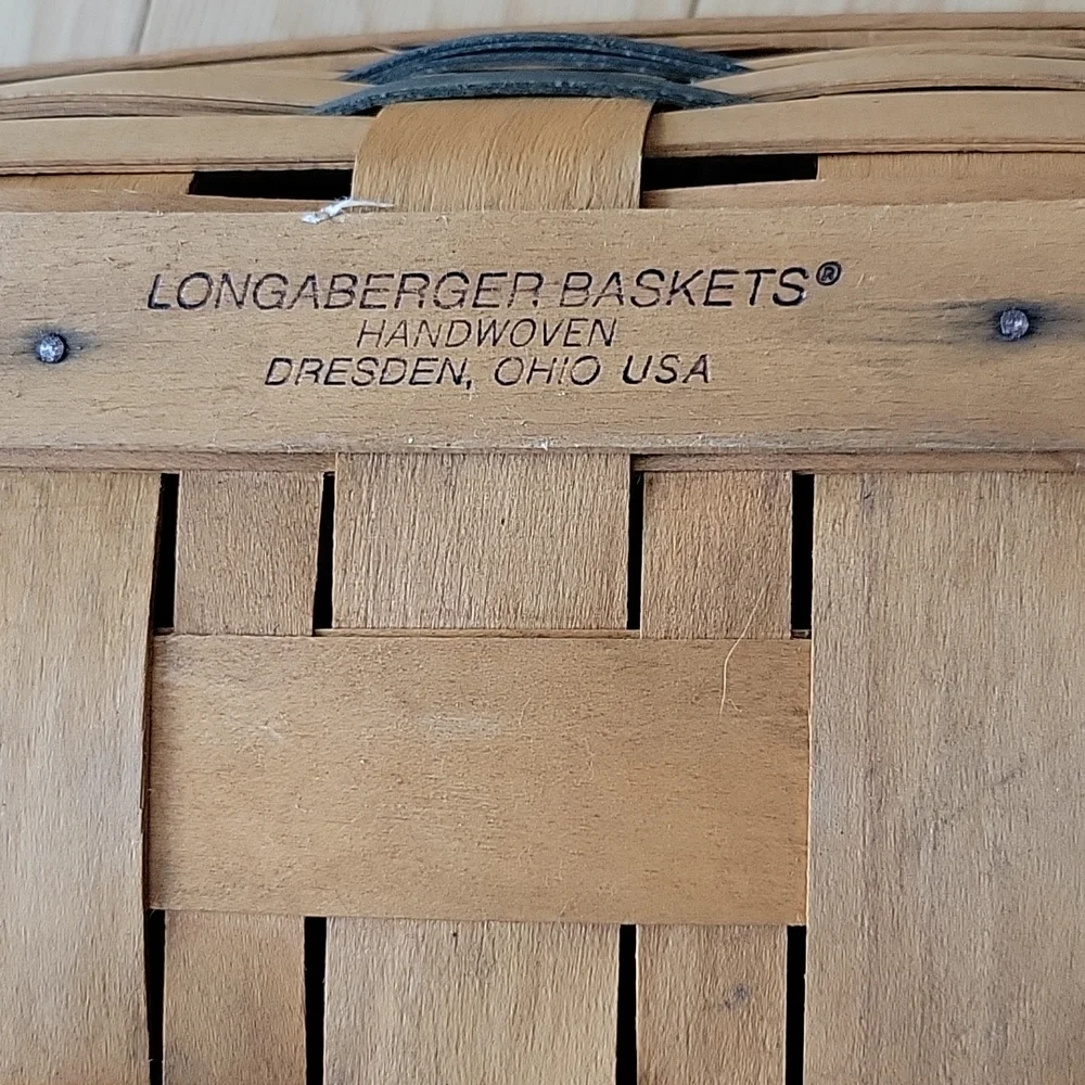 Longaberger Handwoven Bread Gathering Basket With Leather Handles